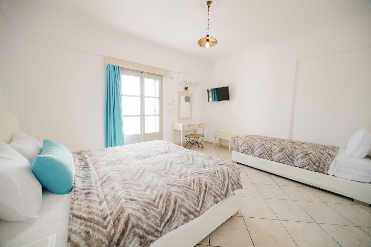 Deluxe Quadruple Suite Sea View | 1 bedroom, in-room safe, iron/ironing board, free WiFi