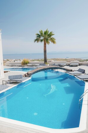 Front of property - Blue Arise Fira (Santorini)
