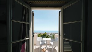 Double Junior Suite Sea View | Terrace/patio - Blue Arise Fira (Santorini)