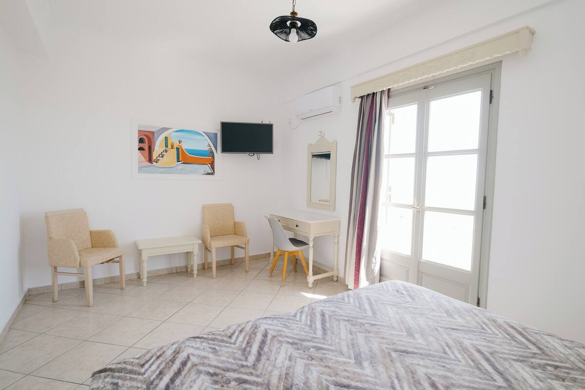 Deluxe Triple Suite Sea View | 客房內保險箱、熨斗/熨衣板、免費無線上網、床單