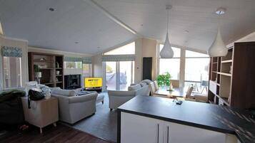 Cabin | Khu phòng khách | Lò sưởi