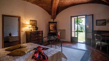 9 bedrooms, iron/ironing board, travel crib, free WiFi