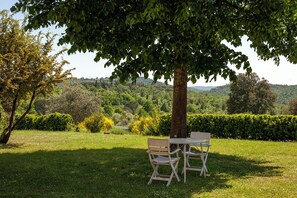 Outdoor dining - St. Joseph  (Lucignano)