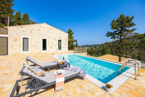 Villa Hill View Dio - One Bedroom Villa, Sleeps 4