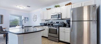 Ocean Hibiscus Retreat For 8