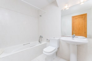 Bathroom - Property With Stunning Views (Santa Margalida)