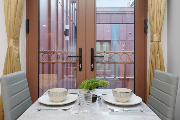 Apartment | Dining - Ilford - East London Apartment - Greater London (Ilford)