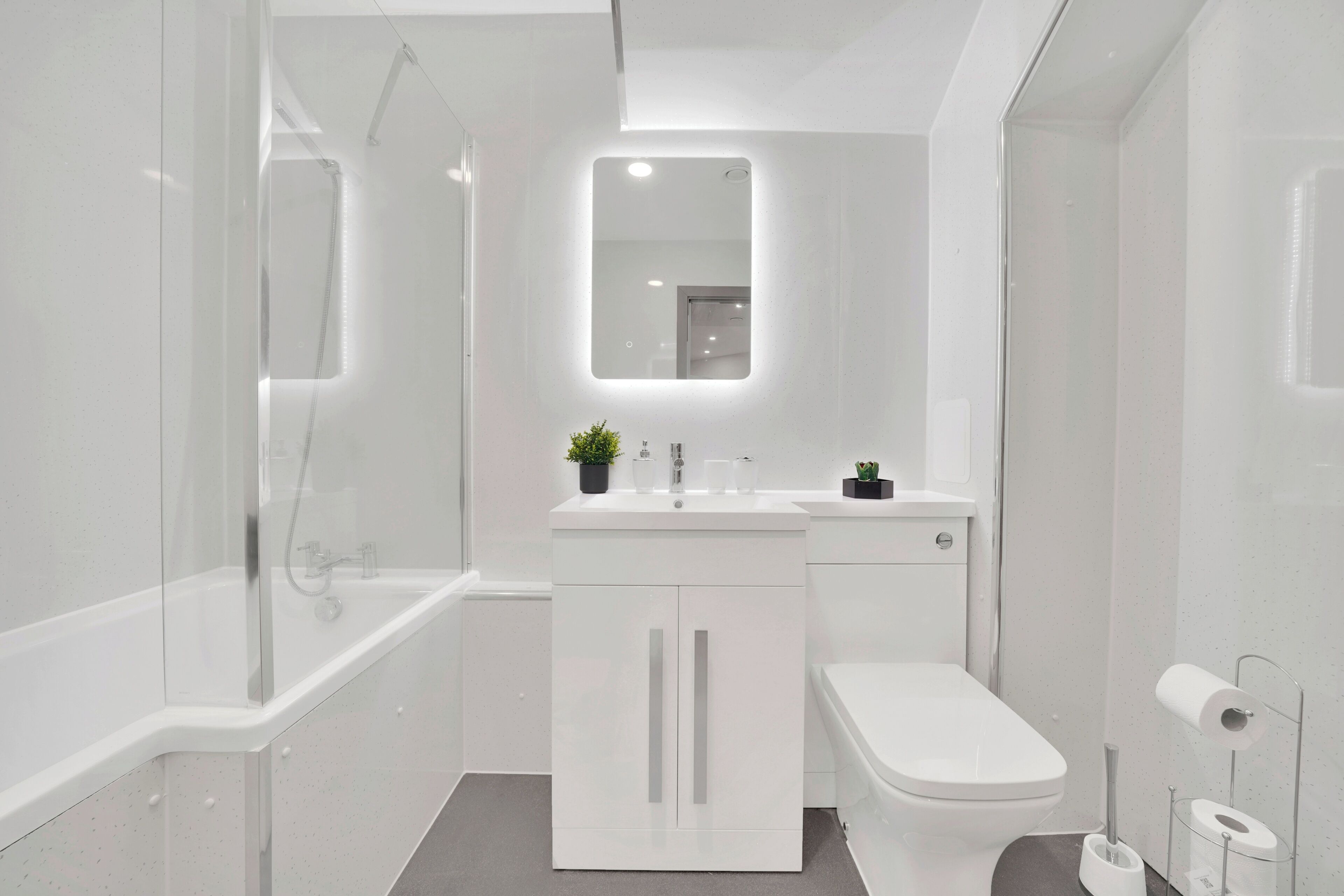 Apartment | Bathroom | Shower, towels