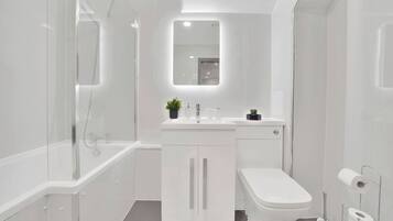 Apartment | Bathroom | Shower, towels