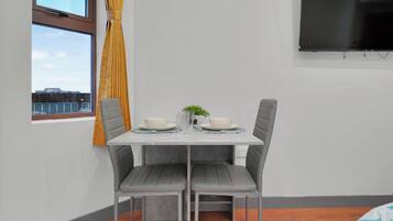 Apartment | Dining