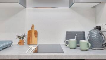 Apartment | Private kitchen | Fridge, oven, stovetop, electric kettle
