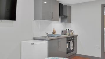 Apartment | Private kitchen | Fridge, oven, stovetop, electric kettle