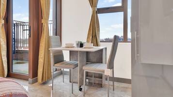 Apartment | Dining