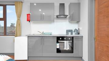 Apartment | Private kitchen | Fridge, oven, stovetop, electric kettle