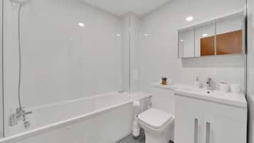 Apartment | Bathroom | Shower, towels