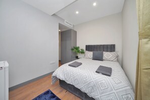 1 bedroom, free WiFi, bed sheets - Cranbrook Serenity Retreat (Ilford)