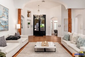 Smart TV, fireplace, table tennis