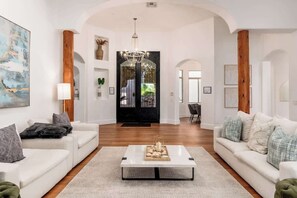 TV, fireplace, offices - 3Million$ LuxWaterSlide Getaway*PickleBall*Golf* (Scottsdale)
