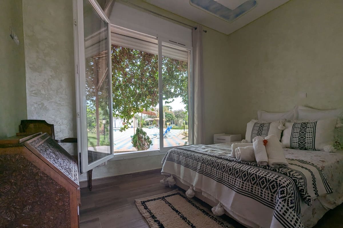 Bungalow Keluarga, ensuite, pemandangan kolam renang | Minibar, brankas, kedap suara, dan Wi-Fi gratis