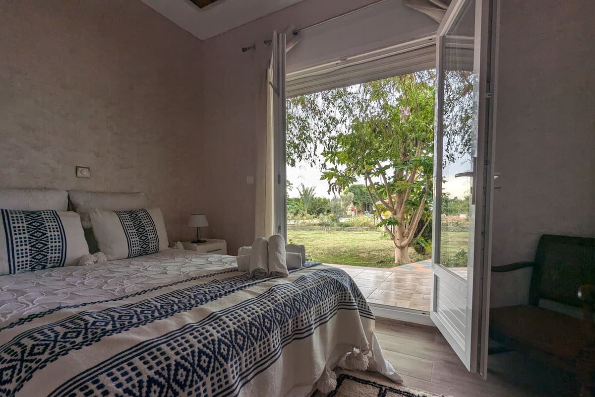 Bungalow familiare, bagno privato, vista piscina | 2 camere, minibar, una cassaforte in camera, insonorizzazione