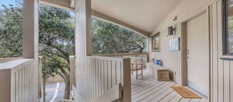 Treetop Beach Condo Sleeps 7!