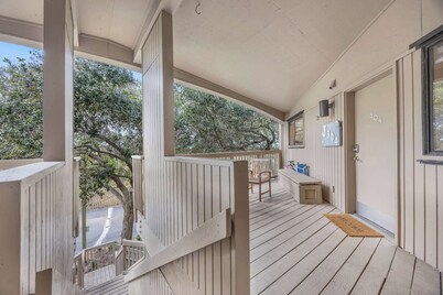 Treetop Beach Condo Sleeps 7!