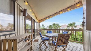 Leilighet, flere senger, peis, hageutsikt (Treetop Beach Condo) | Utsikt fra rommet