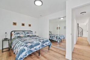 4 bedrooms, iron/ironing board, free WiFi, bed sheets
