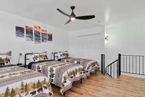 4 bedrooms, iron/ironing board, free WiFi, bed sheets - New listing!  Incredible Park City location!  Remodeled 3br, 2ba + huge loft (Park City)