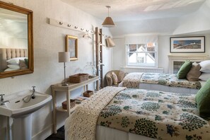 5 Schlafzimmer, Bügeleisen/Bügelbrett, WLAN