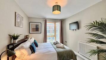 2 bedrooms, iron/ironing board, free WiFi