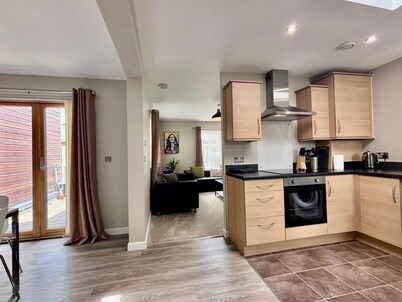 2 Bedroom Central Apartment