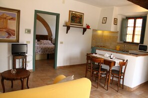 House | Living room - Nice Apartment in Guasticce With Pool (Collesalvetti)