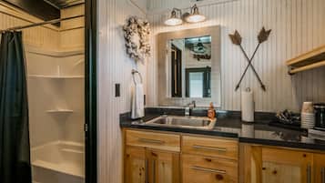 Horseshoe Cottage | Bathroom