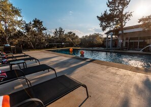 حمّام سباحة خارجي