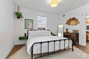 1 bedroom, desk, iron/ironing board, WiFi