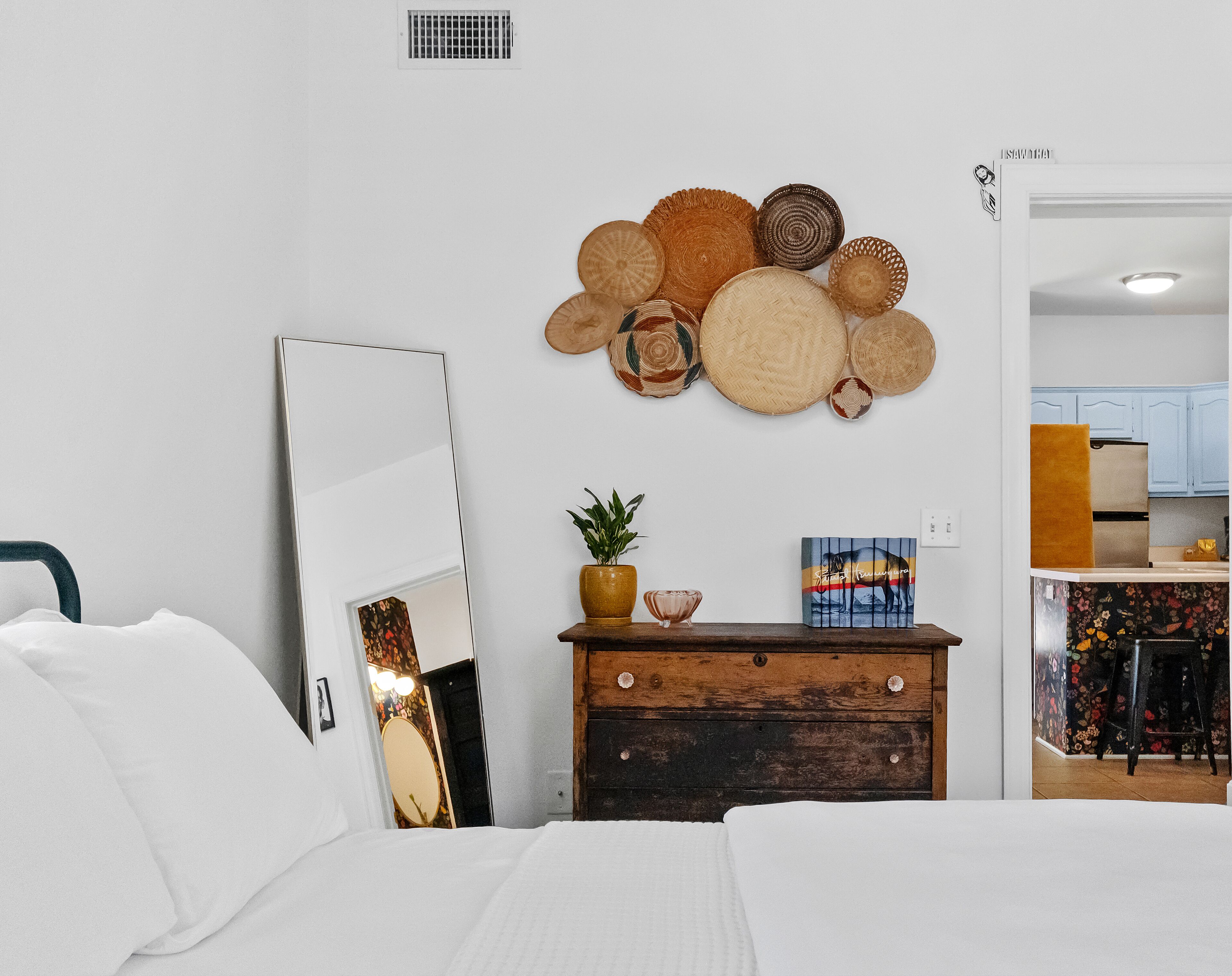 1 bedroom, desk, iron/ironing board, WiFi