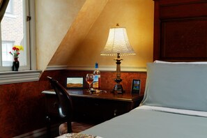 1 soverom, skrivebord, wi-fi (inkludert) og sengetøy