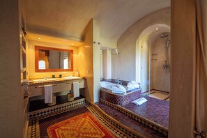 Shower, hair dryer, towels, shampoo - Villa Dar Minzah (Marrakech)