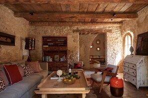 Tv, pejs, stereoanlæg, kontorer