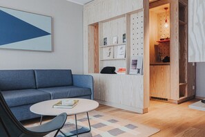 Kamar Double atau Twin Klasik, Bebas Asap Rokok | Area keluarga | TV