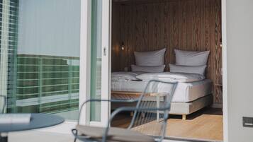 Deluxe Room | Peralatan tempat tidur hipoalergenik, peti besi dalam bilik