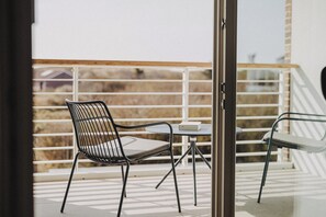 Basic Twin Room, 1 King Bed, Beachfront | Living area | TV - Silt & Sand Langeoog (Langeoog)