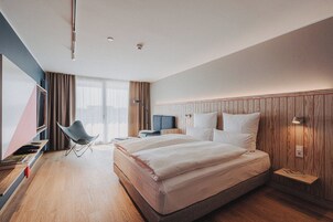 Basic Twin Room, 1 King Bed, Beachfront | Hypo-allergenic bedding, in-room safe, blackout drapes