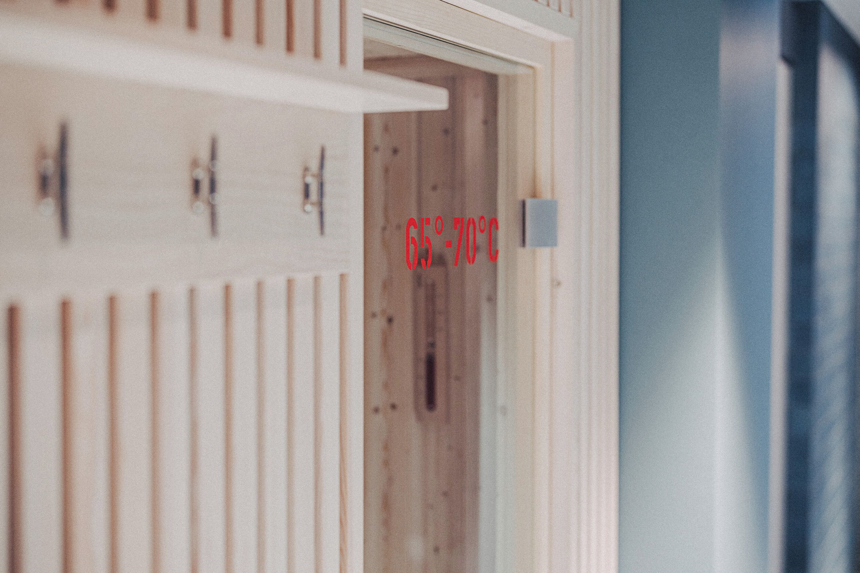 A wooden door with a temperature control setting of 65-70°C.