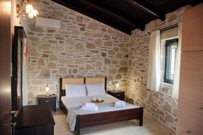 1 bedroom, bed sheets