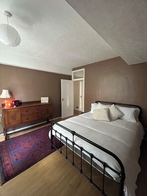 1 sovrum, strykjärn/strykbräda, wi-fi och sängkläder