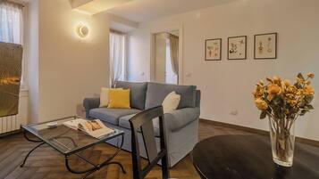 Apartment | Living area | 32-inch TV with digital channels