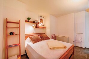 Strykjärn/strykbräda, wi-fi och sängkläder