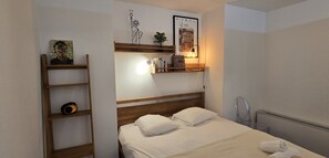 Fer et planche à repasser, Wi-Fi, draps fournis